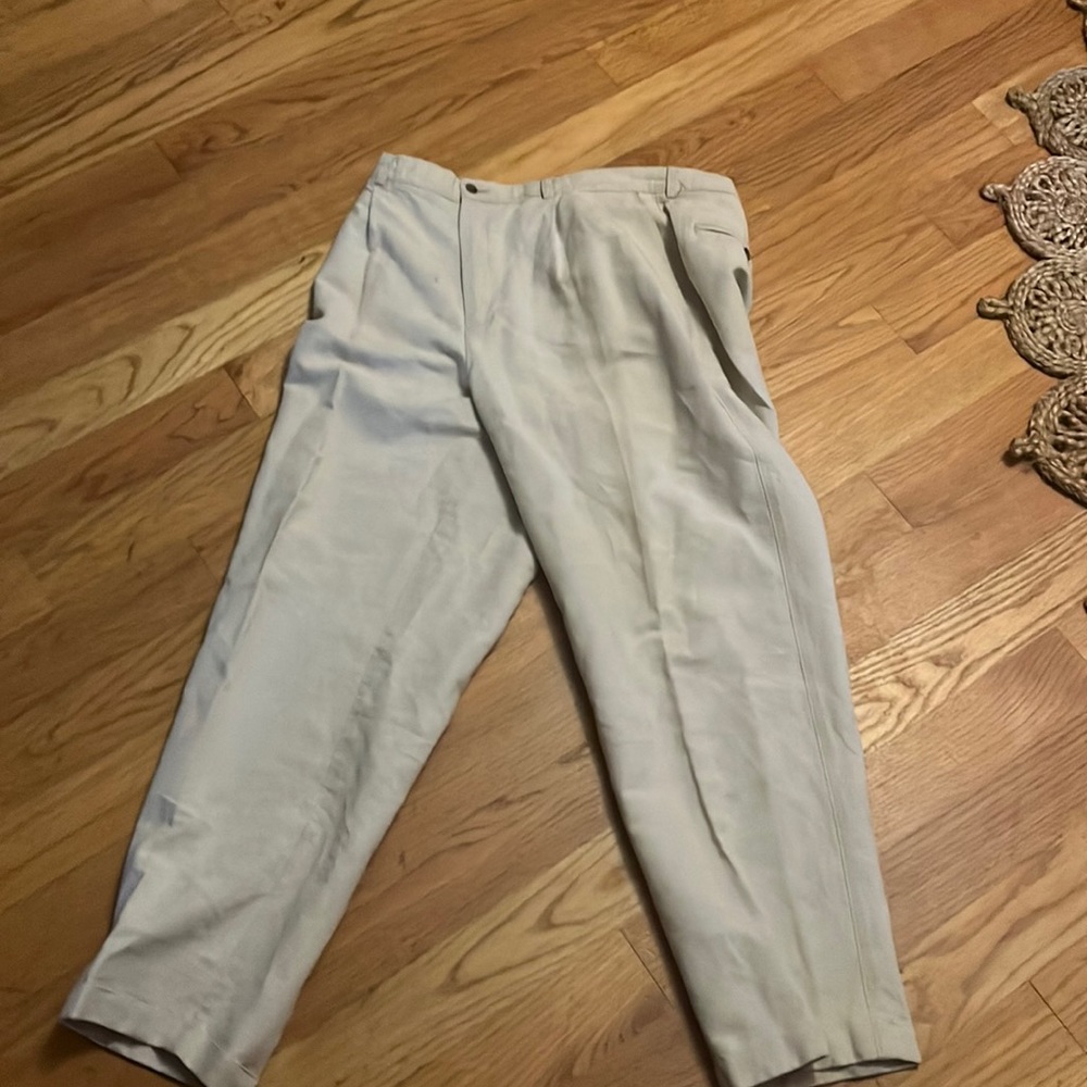 Relaxed fit white pants